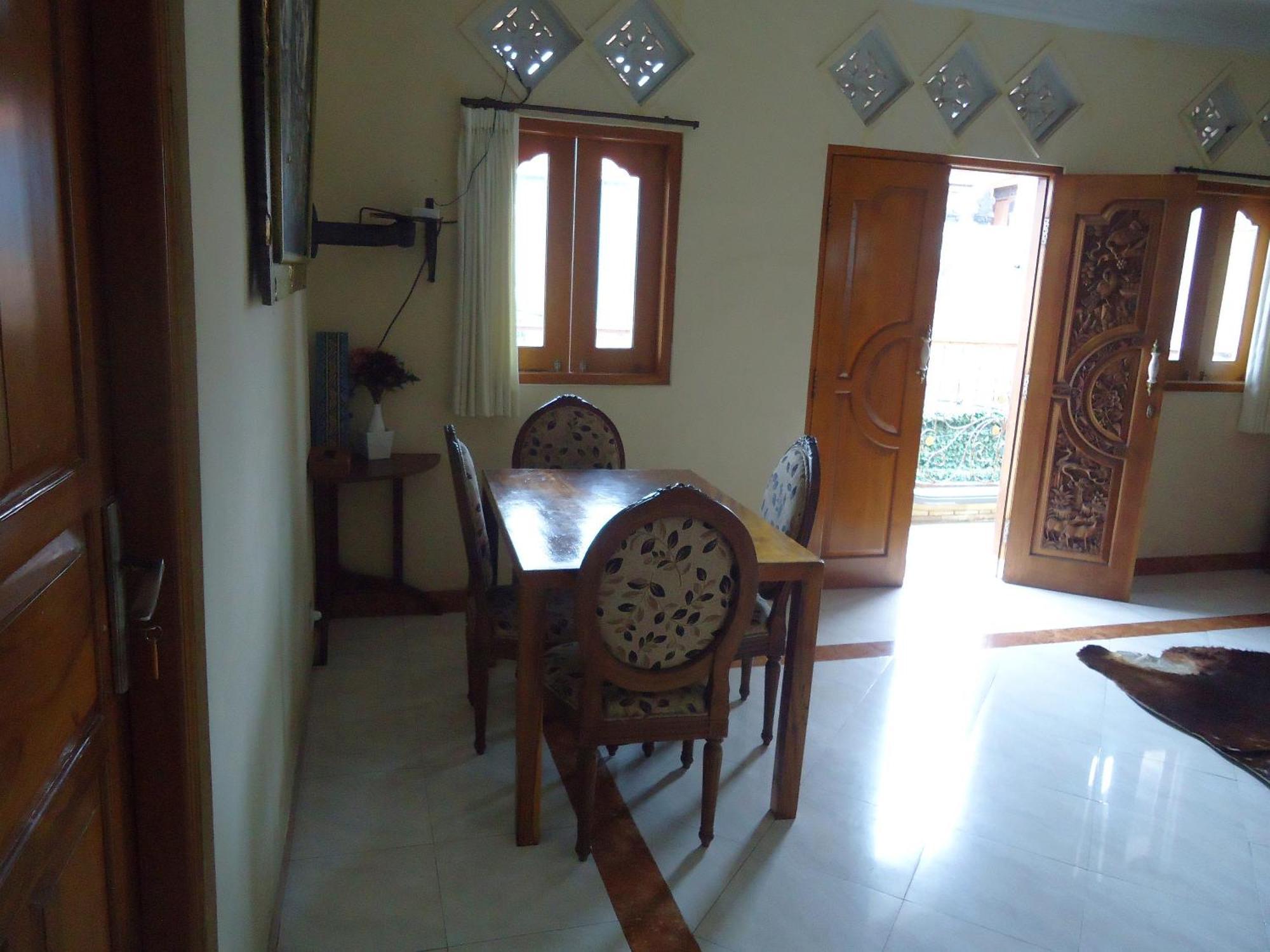 The Reinhold Guesthouse Bali Kerobokan  Exterior photo