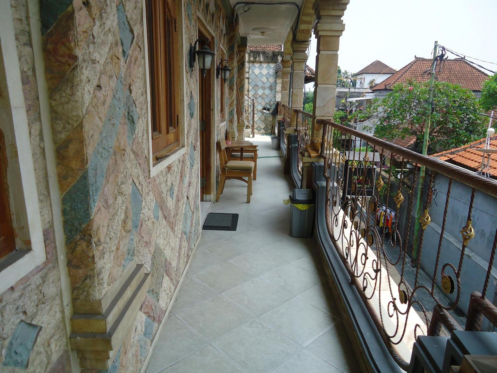 The Reinhold Guesthouse Bali Kerobokan  Exterior photo