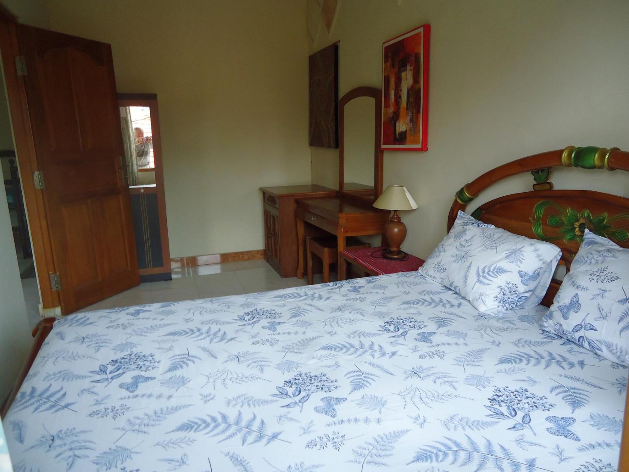 The Reinhold Guesthouse Bali Kerobokan  Exterior photo
