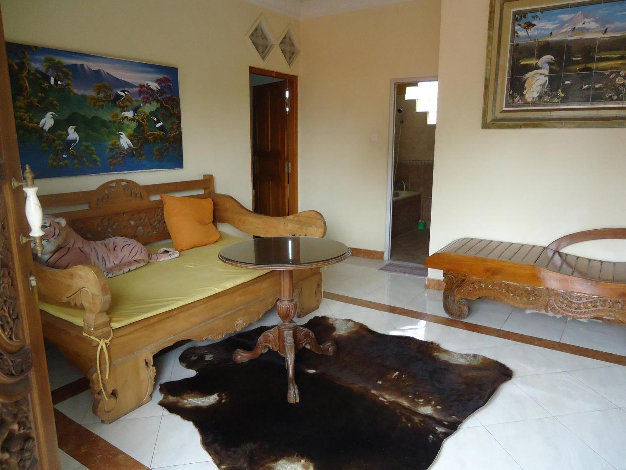 The Reinhold Guesthouse Bali Kerobokan  Exterior photo