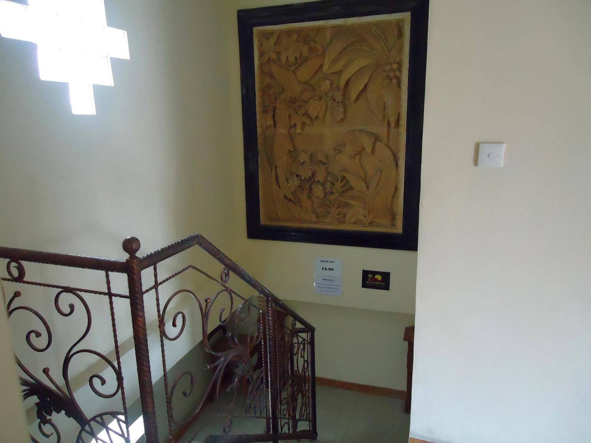 The Reinhold Guesthouse Bali Kerobokan  Exterior photo