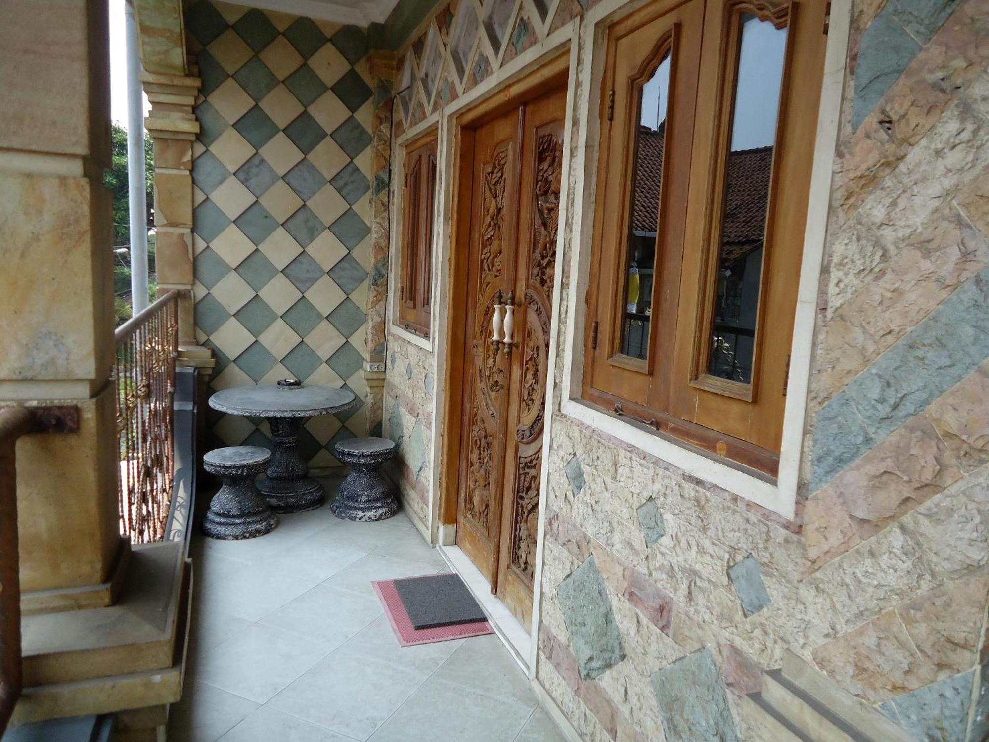 The Reinhold Guesthouse Bali Kerobokan  Exterior photo