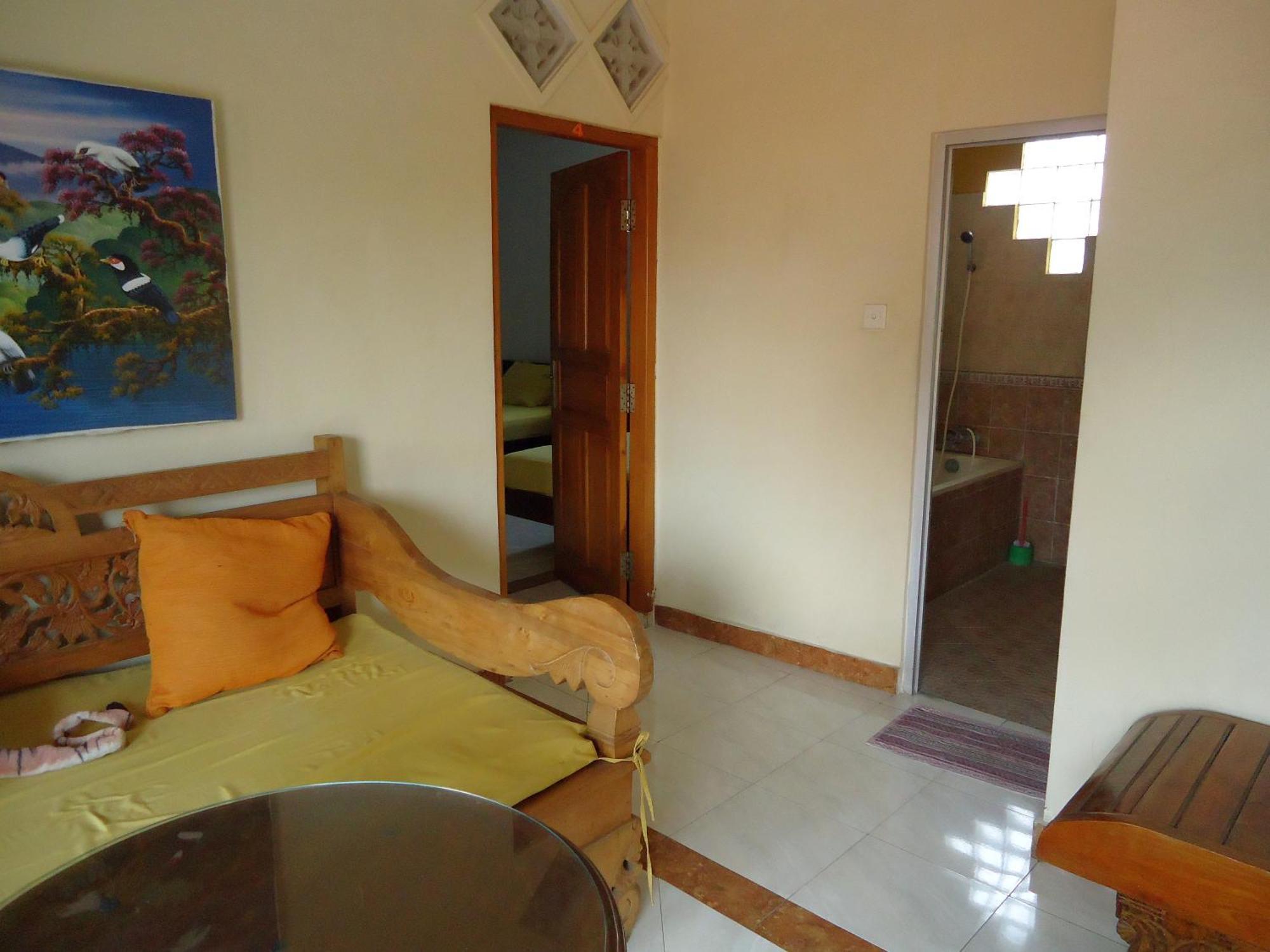 The Reinhold Guesthouse Bali Kerobokan  Exterior photo