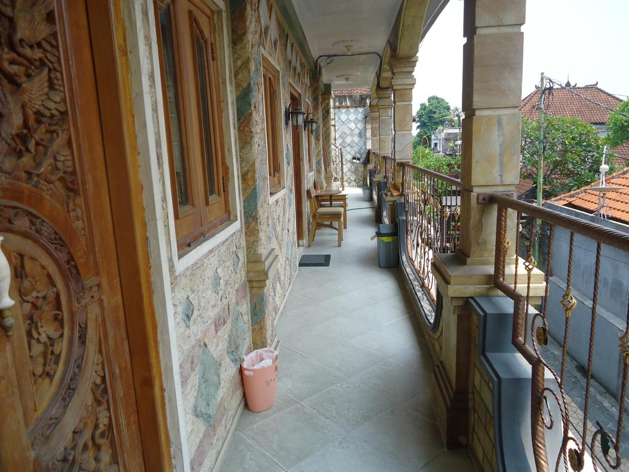 The Reinhold Guesthouse Bali Kerobokan  Exterior photo