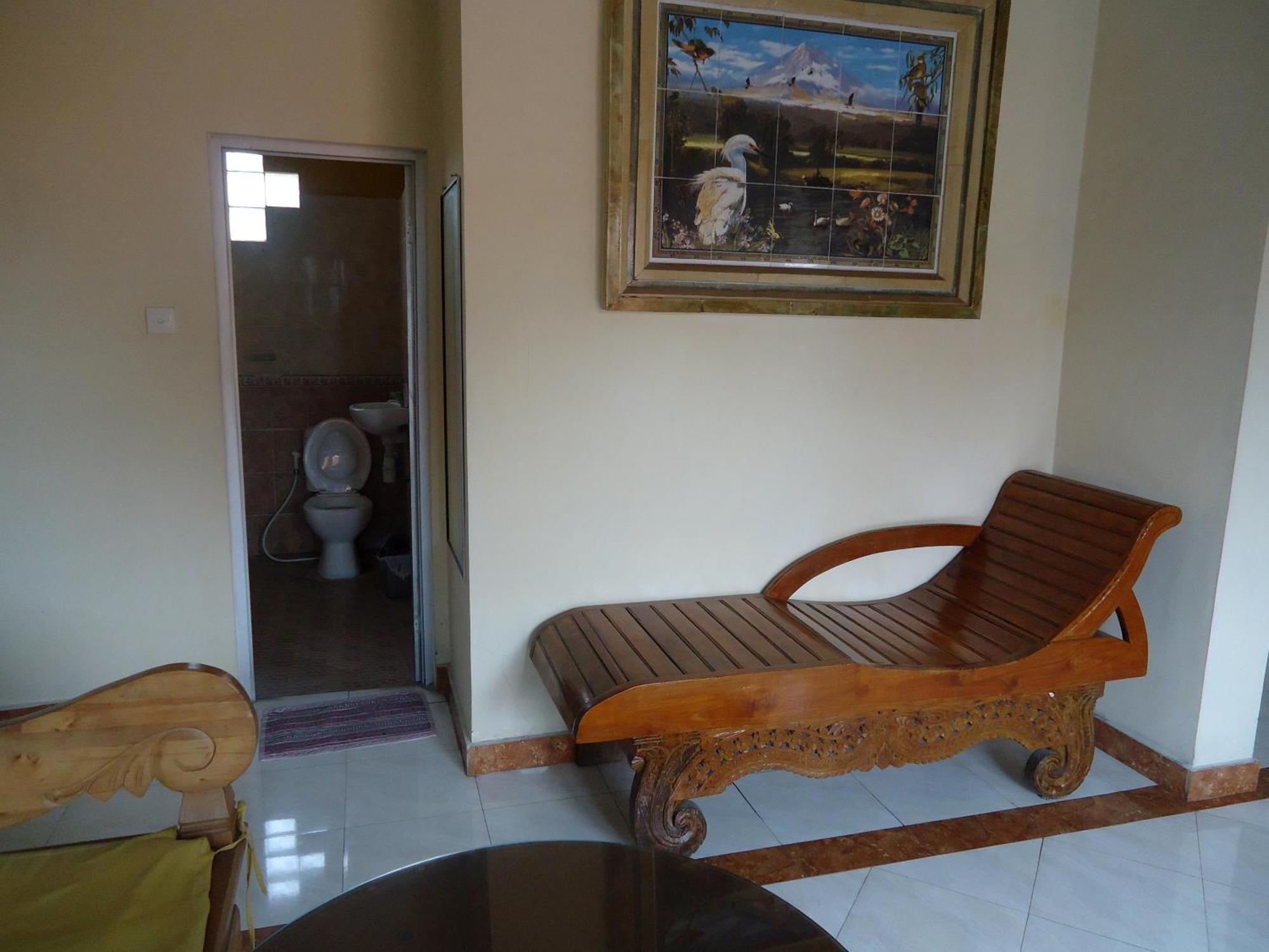The Reinhold Guesthouse Bali Kerobokan  Exterior photo